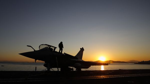 फ्रांस से करीब 30 और राफेल विमान खरीदेगा भारत, इंडियन नेवी में होगी तैनाती, PM मोदी की यात्रा में होगी डील