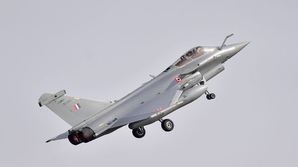 Rafale स्वदेशी मिसाइल, बम से होगा लैस, AIF ने डसॉल्ट एविएशन से 'एस्ट्रा एयर' जैसे हथियार लगाने को कहा