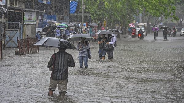 Maharashtra Heavy Rains: महाराष्ट्र में कल भारी बारिश की संभावना, इन जिलों में रेड अलर्ट जारी