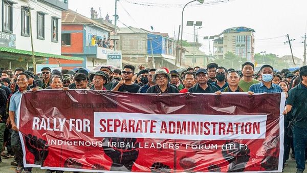 वीडियो मामले में मणिपुर में भारी आक्रोश, कुकी समुदाय ने चुराचांदपुर में निकाला विरोध मार्च, पहने काले कपड़े