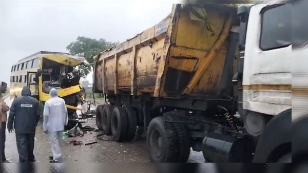 Chhattisgarh News: प्रधानमंत्री मोदी की सभा में जा रही बस दुर्घटनाग्रस्त, 2 की मौत, कई घायल 