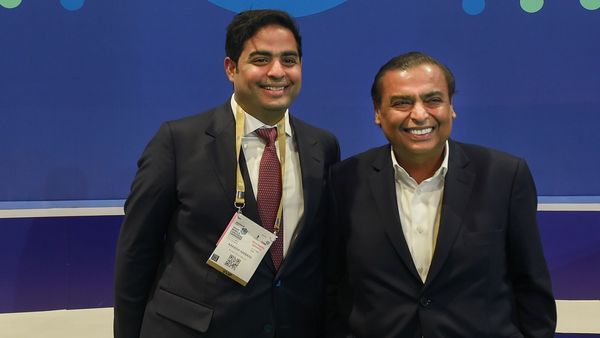 Jio Financial Services: डीमर्जर के बाद RIL के शेयर में जबरदस्त उछाल