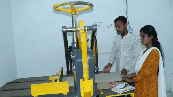 CG News: रीपा में तैयार हो रही है स्टेशनरी सामग्री, डायरी, फ़ाईल, पम्पलेट बना रहे हैं युवा