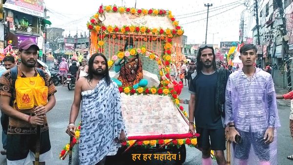 Sawan 2023: जय भोले की! मुज़फ्फरनगर से निकली नोटों की कांवड़, कीमत जान कर उड़ जाएंगे होश