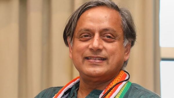 'बेहद मधुर आवाज में गाया है', शशि थरूर ने इंडोनेशियाई फिल्म से साझा की गायत्री मंत्र की खूबसूरत प्रस्तुति