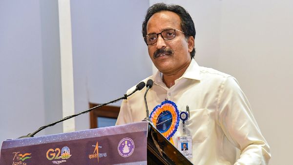 Chandrayaan-3 मिशन को लेकर इसरो के चेयरमैन बोले- चांद पर 14 दिन से ज्यादा है रोवर की लाइफ