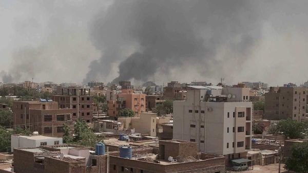 Sudan Civil War: सूडान में सेना और RSF की लड़ाई जारी, एयर स्ट्राइक में 22 लोगों की मौत