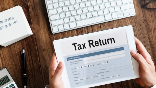 Income Tax Return: आईटीआर भरते समय हो जाती हैं गलतियां? जानें क्या सावधानी रखें