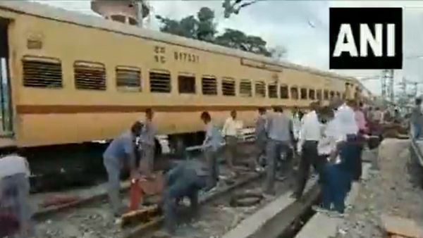 बालासोर के बाद अब आंध्र प्रदेश में बेपटरी हुई ट्रेन, पटरी से उतर गया पद्मावती एक्सप्रेस का डिब्बा, Video