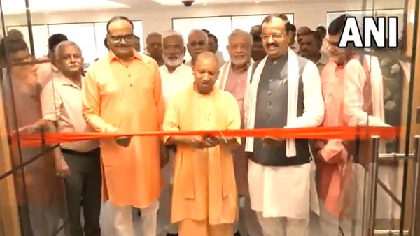 यूपी सीएम योगी आदित्यनाथ ने लखनऊ में कमांड सेंटर और सीएम डैशबोर्ड का किया उद्घाटन 
