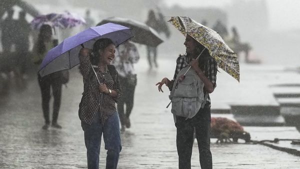 UP Weather Update: यूपी में 4 अगस्त तक जारी रहेगा भारी बारिश का दौर, आकाशीय बिजली गिरने का भी अलर्ट