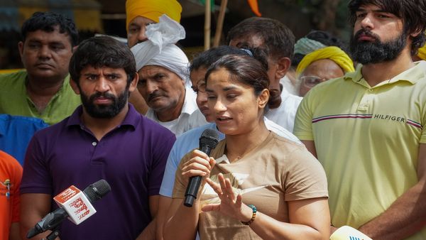 Asian Games 2023 में बजरंग पुनिया और विनेश फोगाट को मिली छूट के खिलाफ याचिका को दिल्ली हाईकोर्ट ने किया खारिज