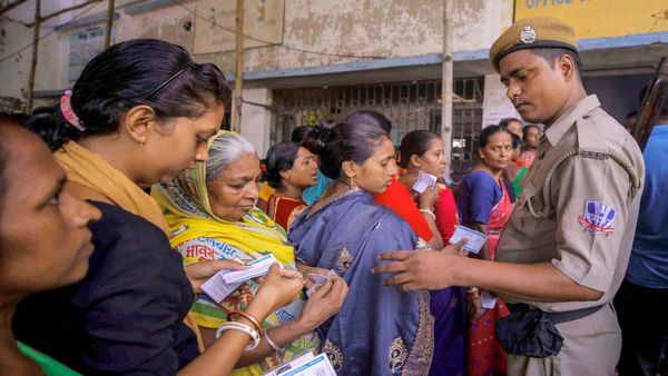 WB Panchayat Re-polling: आज 697 बूथों पर दोबारा होगा मतदान, हिंसा के चलते चुनाव आयोग का फैसला