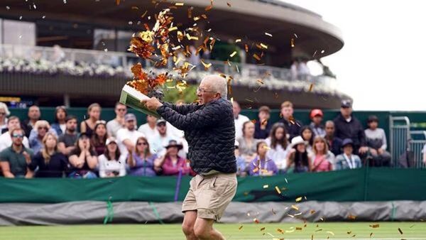 ब्रिटेन सरकार के लिए मुसीबत बना ऑयल प्रोटेस्ट, प्रदर्शनकारियों ने अब Wimbledon में डाला खलल, तीन गिरफ्तार