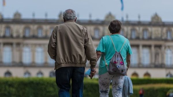 95 साल की उम्र में 'दादा' ने रचाई दूसरी शादी, 90 पोते-पोतियों वाले शख्स का धूमधाम से हुआ निकाह