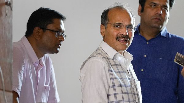 Parliament News: क्या होता है 'नीरव' का अर्थ? जिसे बोलने पर लोकसभा से सस्पेंड किए गए अधीर रंजन