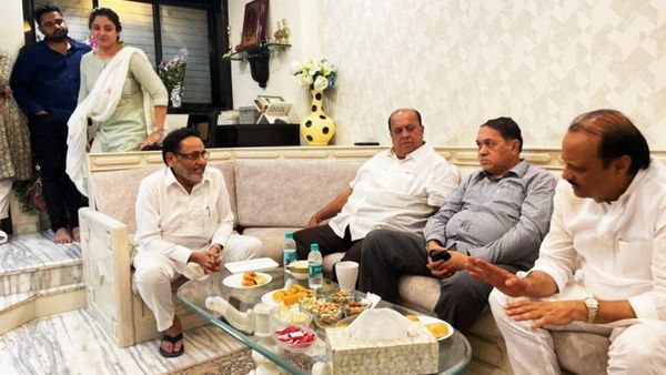 Maharashtra News: नवाब मलिक का हाल जानने पहुंचे अजित पवार, अटकलों का दौर जारी