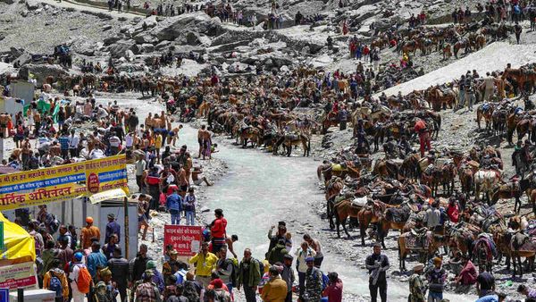 Amarnath Yatra 2023: बालटाल और पहलगाम से आज फिर शुरू हुई अमरनाथ यात्रा, भूस्खलन के कारण रोकी गई थी