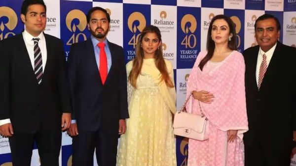 रिलायंस इंडस्ट्रीज के बोर्ड से हटीं नीता अंबानी, ईशा-आकाश और अनंत को नई जिम्मेदारी