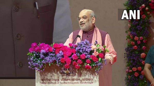 'PAK ही नहीं सारे देश साथ आ जाएं तो भी...', विपक्ष पर भी तीखा हमला, गुजरात में क्या कुछ बोले अमित शाह