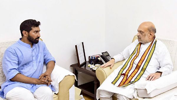 पूर्व रक्षा मंत्री और वरिष्ठ कांग्रेस नेता एके एंटनी के बेटे अनिल एंटनी भाजपा के राष्ट्रीय प्रवक्ता बने