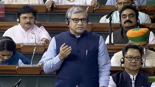 रेलवे में इन ग्रुपों में लाखों पद हैं खाली, वैकेंसी को लेकर रेल मंत्री अश्विनी वैष्णव का आया जवाब