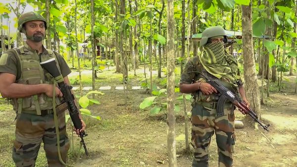 Manipur News: मणिपुर पुलिस ने अर्धसैनिक बल असम राइफल्स के खिलाफ दर्ज किया मामला, लगाया यह गंभीर आरोप