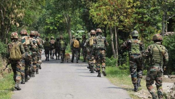 Manipur: असम राइफल्स के खिलाफ महिलाओं ने किया प्रदर्शन, चेकपोस्ट से हटाई गई फोर्स