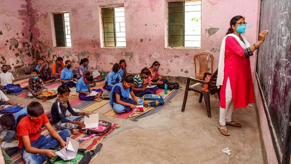 'बिहार के सरकारी स्कूलों में सिर्फ 20 प्रतिशत छात्र जाते हैं', अर्थशास्त्री का बड़ा दावा