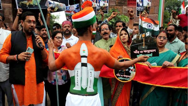 चंद्रयान-3 का दीवाना हुआ पाकिस्तानी मीडिया, मशहूर अखबार ने संपादकीय में सरकारों को दी नसीहत