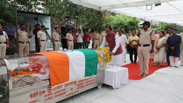 पूर्व मंत्री को अंतिम विदाई देने पहुंचे शिवराज सिंह चौहान,महाराजपुर में स्मृतियों को संजोया जाएगा