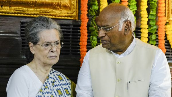 Congress: कांग्रेस को हिंदू विरोधी छवि भारी पड़ रही है