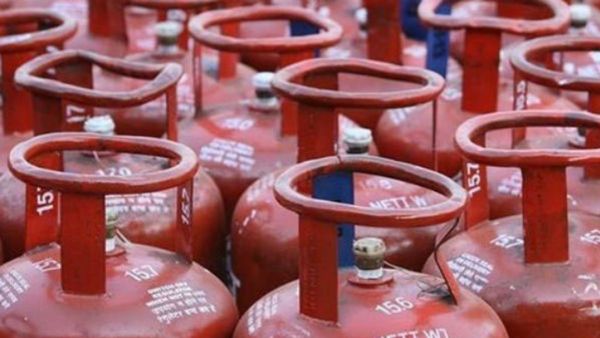 Odisha: बीजद और कांग्रेस का दावा- LPG  सिलेंडर के दामों में कटौती चुनावों से प्रेरित है 