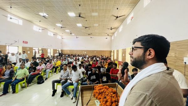 हरियाणा: दिग्विजय चौटाला बोले, कमजोर वर्ग के युवाओं को राजनीति में आने का अवसर देते है छात्र संघ चुनाव