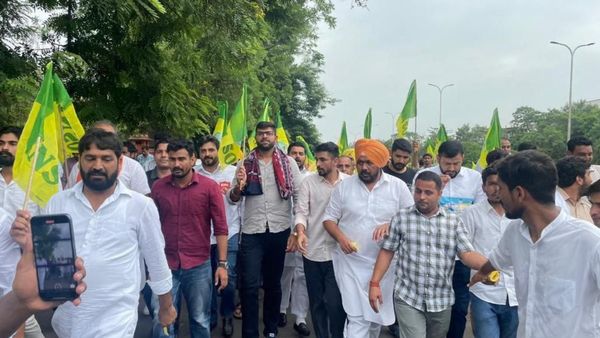 राजस्थान में इनसो का जोरदार प्रदर्शन, छात्र संघ चुनाव की मांग कर रहे दिग्विजय चौटाला को लिया पुलिस हिरासत में