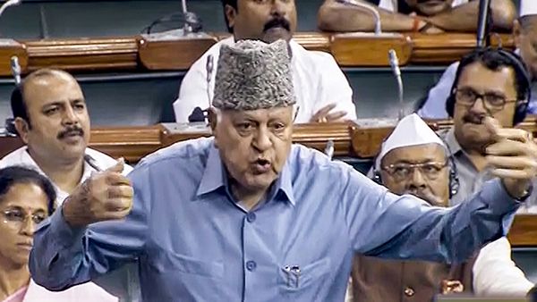 'शक मत करिए, हमें भी गले लगाइए, हम पाकिस्तानी नहीं', अविश्वास प्रस्ताव पर बोले फारूक अब्दुल्ला