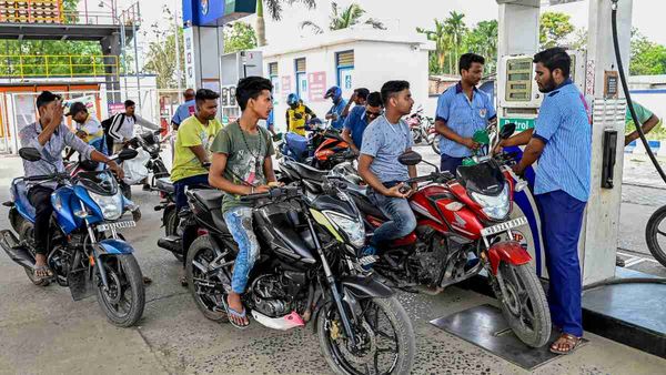 लोकसभा चुनाव से पहले कम होंगी पेट्रोल-डीजल, LPG की कीमतें? जानिए केंद्रीय मंत्री ने क्या कहा