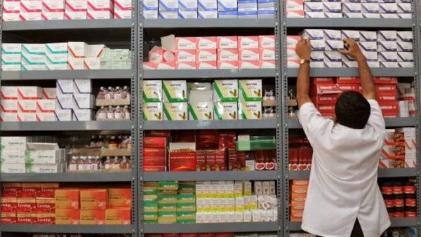 Generic Medicine: क्या अंतर है जेनेरिक और ब्रांडेड दवाओं में, डॉक्टर्स को जेनेरिक दवाएं लिखना जरूरी क्यों