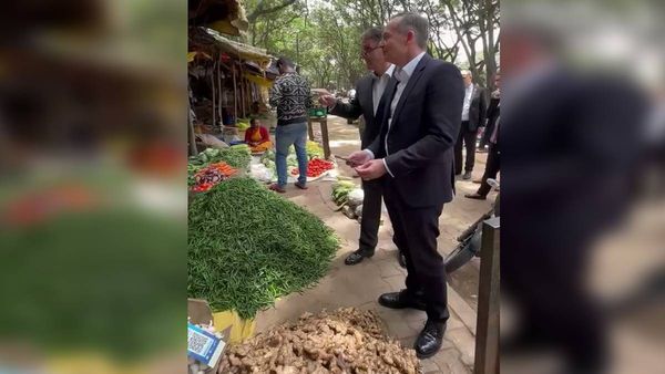 Video: सब्जी की दुकान पर पहुंचकर जर्मन मंत्री ने किया UPI पेमेंट, डिजिटल इंडिया के मुरीद हुए वोल्कर विसिंग