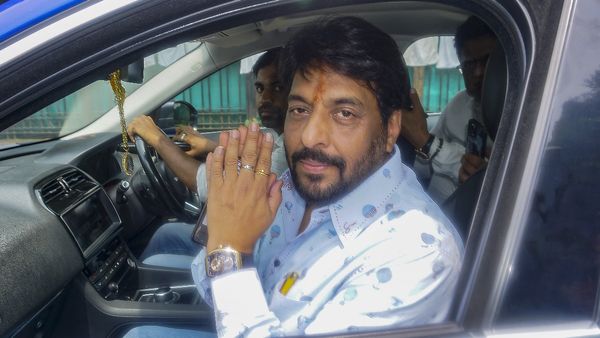 हरियाणा के विधायक गोपाल कांडा के कई ठिकानों पर छापेमारी, खंगाले जा रहे दस्तावेज