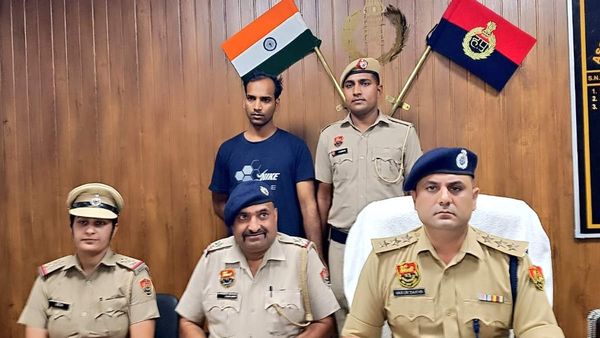 Gurugram: शारीरिक संबंध बनने से लिव-इन पार्टनर ने किया इनकार,सिरफिरे आशिक ने पेंचकस से गोदा
