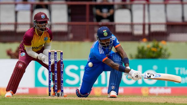 IND vs WI: हार्दिक पांड्या ने जीता दिल, शॉट लगने से घायल हुई फैन को दिया खास तोहफा- VIDEO