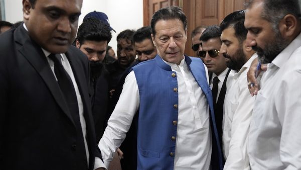 Imran Khan News: इमरान खान की गिरफ्तारी के खिलाफ PTI ने लाहौर HC का खटखटाया दरवाजा