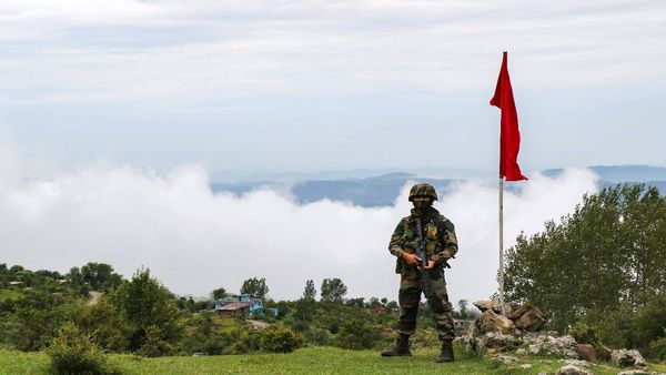 भारत बनाम पाकिस्तान... सैन्य शक्ति के मामले में कौन कितना ज्यादा शक्तिशाली है?