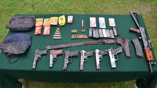 Jammu Kashmir: कुपवाड़ा में सुरक्षाबलों को बड़ी सफलता, एनकाउंटर के बाद भारी मात्रा में हथियार बरामद