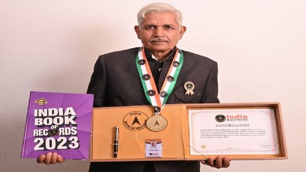 रिटायर्ड शिक्षक लोकनाथ मिश्र ने बनाए दो रिकॉर्ड, इंडिया बुक ऑफ वर्ल्ड रिकॉर्ड में नाम दर्ज