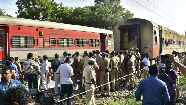 Madurai Train Accident: ट्रेन में गैस सिलेंडर ले जाने की वजह से टूर ऑपरेटर के खिलाफ दर्ज हुआ केस