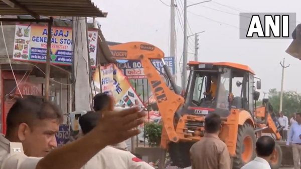 Haryana: नूंह में बुलडोजर का एक्शन जारी, मेडिकल कॉलेज के पास से हटाया गया अतिक्रमण