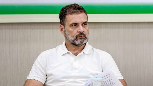 'आ रहा हूं...सवाल जारी रहेंगे', SC से राहुल गांधी की सजा पर रोक के बाद कांग्रेस ने ट्वीट कर भरी हुंकार