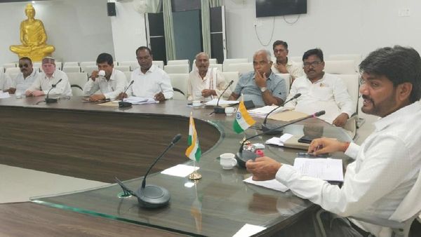 Mahrajganj News: एडीएम महराजगंज ने वोटर लिस्ट को लेकर अधिकारियों को दिए खास निर्देश